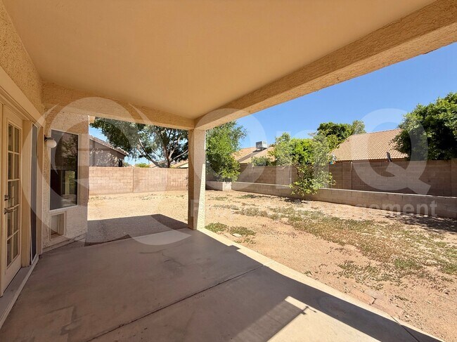 Building Photo - 3845 W Charlotte Dr