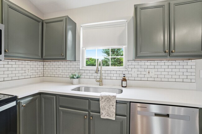 Building Photo - 3749 Sugarberry Dr