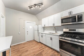 Building Photo - Charming 2 Bed 1.5 Bath in West Wash Park!