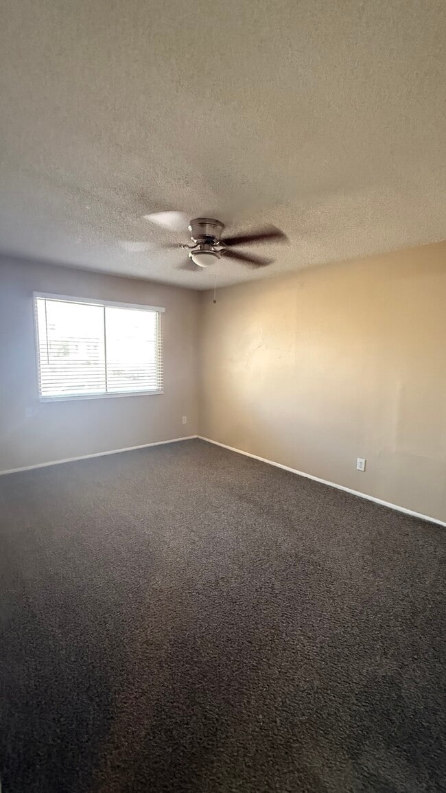 Building Photo - Villas West Two Bedroom Townhome
