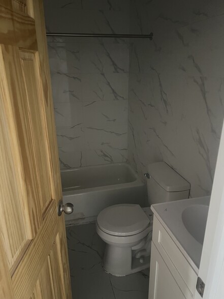 Bathroom 2 - 364 52nd St