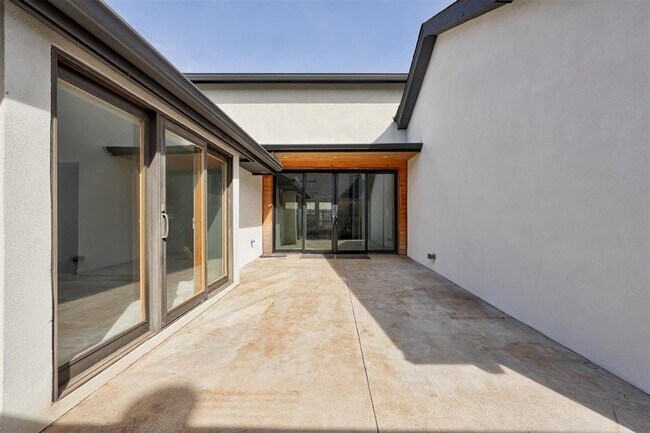 Building Photo - 6413 Centennial Ct