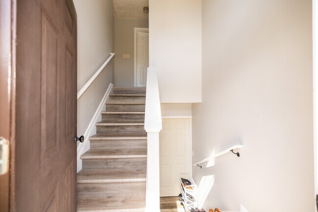 Building Photo - 599 Rivulett Ct