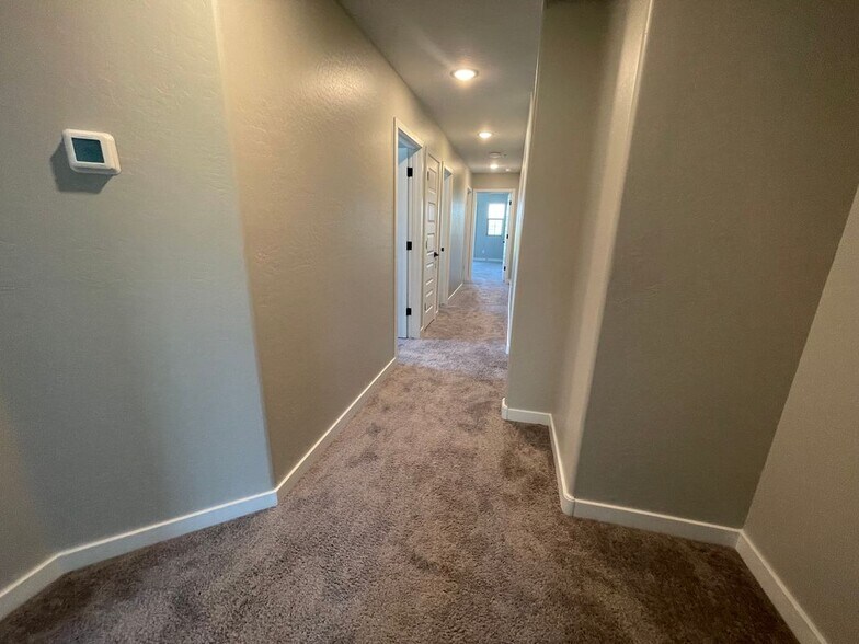 Building Photo - 20880 W Thomas Rd