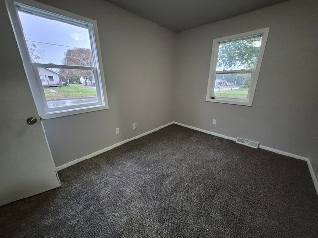 Building Photo - 3 Bedroom home with shed on corner lot ava...