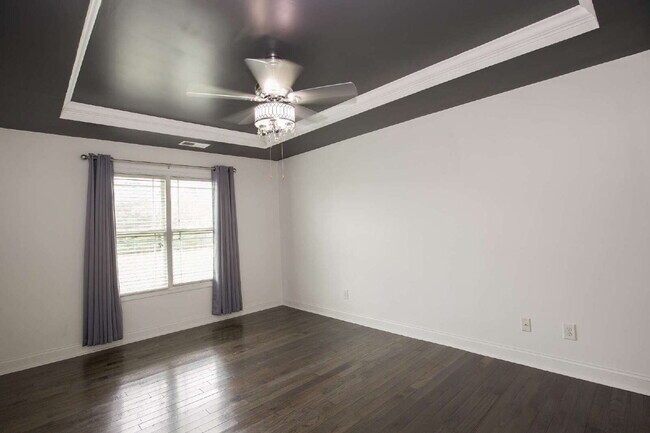 Building Photo - *Lease Special!* Fiber optic internet incl...