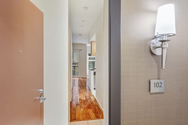 Building Photo - Beautiful Studio in Belltown