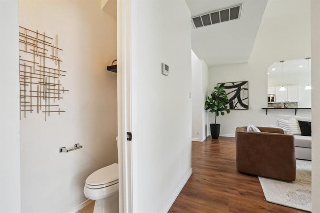 Building Photo - 2807 Glenwood Trail