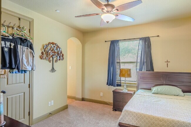 Building Photo - 5919 Dewdrop Ln
