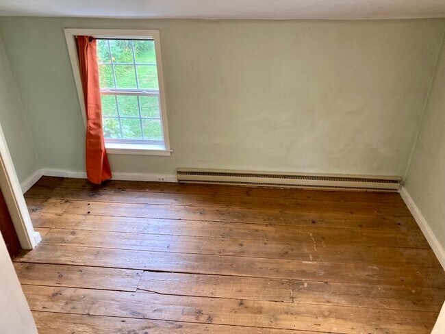 2nd bedroom - 92 Cottage St