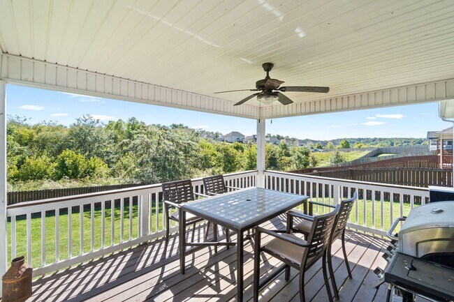 Building Photo - Pet Friendly Three Bedroom with Bonus!
