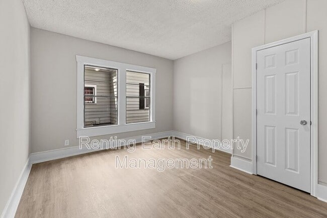 Building Photo - 1657 Lee Ave SW
