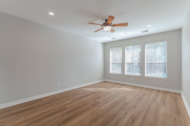 Building Photo - 63 W Artist Grove Pl