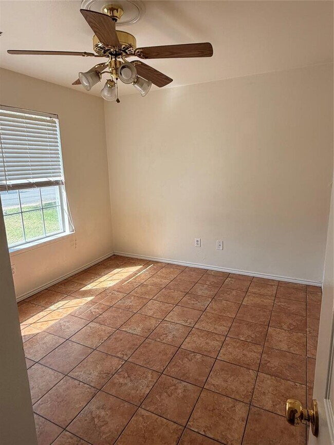 Building Photo - 931 Brandi Cir