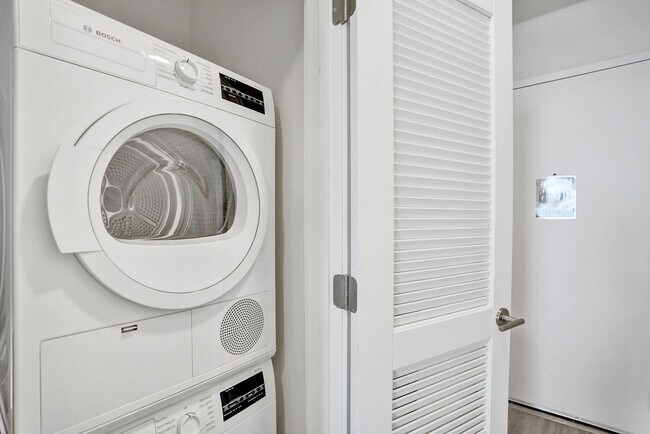 Building Photo - 580 72nd St