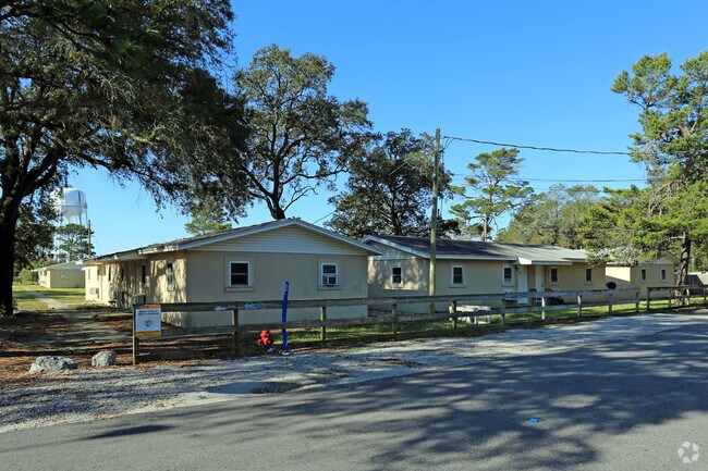 Building Photo - The Breeze Apartments