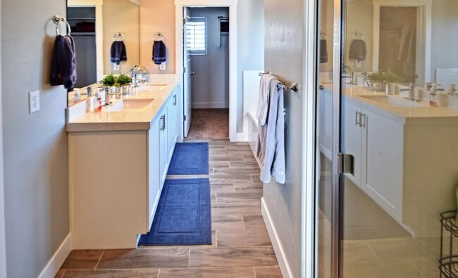 Building Photo - 4 bedroom/2.5 bathroom Townhome in Eagle Mountain