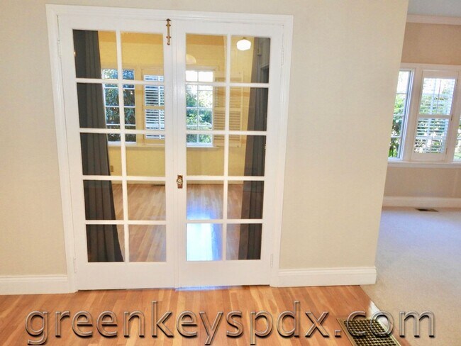 Building Photo - 10197-1136