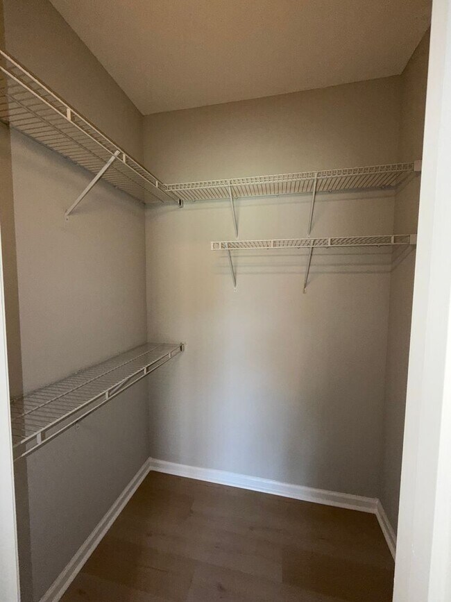 Building Photo - LEASING FOR FALL 2027 3 Bed/3 Bath Forest Lake Home less than a mile from campus!
