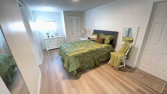 Building Photo - Newly Renovated South Tampa One Bedroom, O...