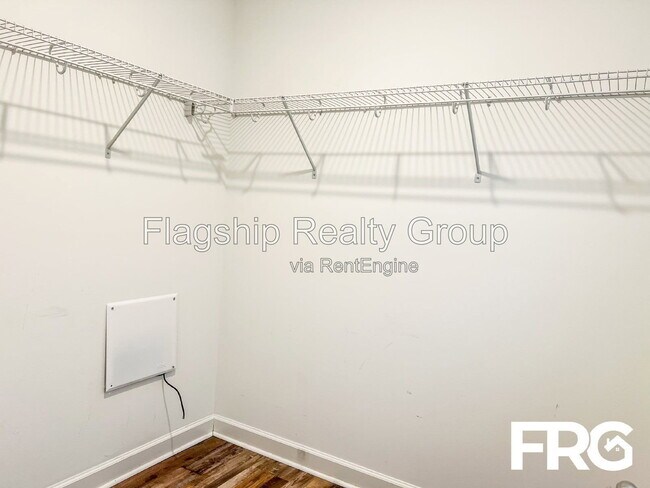 Building Photo - 491 Fallingbrook Dr