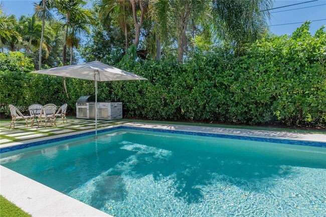 Building Photo - 920 Alava Ave