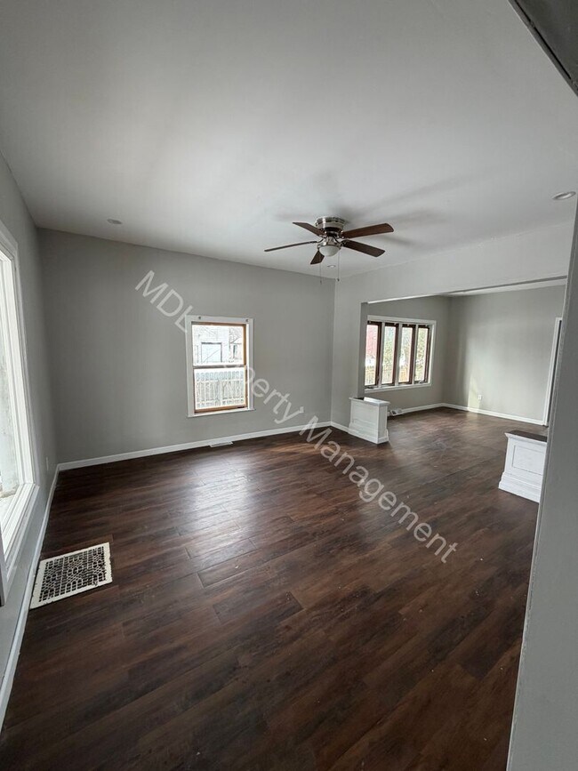 Building Photo - 3 Bedroom House for Rent!