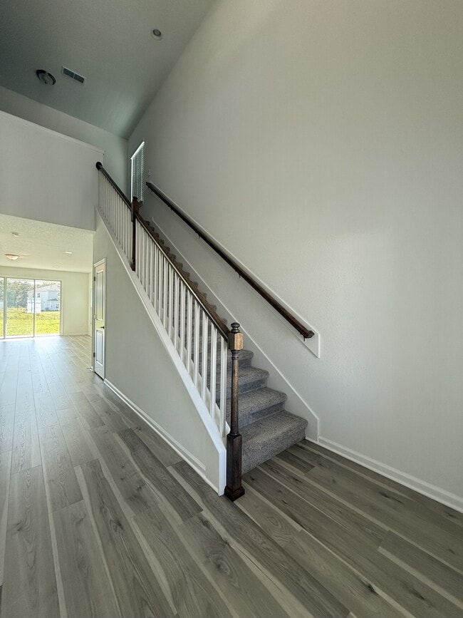 Building Photo - 104 Charmer Trce