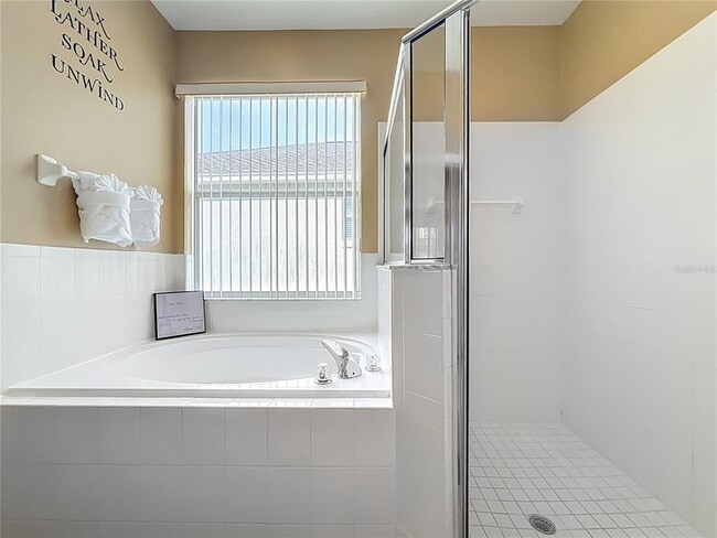 Building Photo - 520 Orista Dr