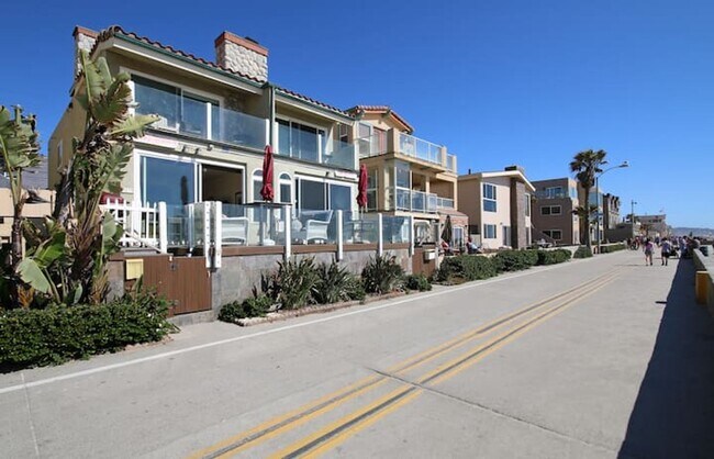 Building Photo - Beach front big duplex. Gustavo Lopez AMSI