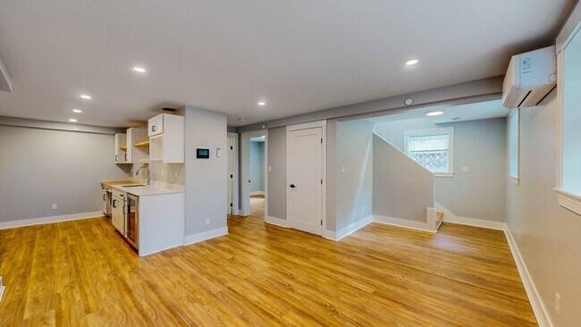 Building Photo - 132 Sherman St