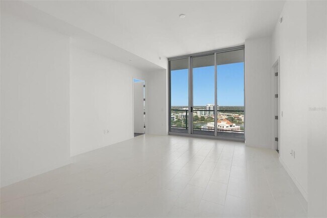 Building Photo - 400 Central Ave