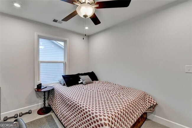 Building Photo - 811 Pineberry Ct