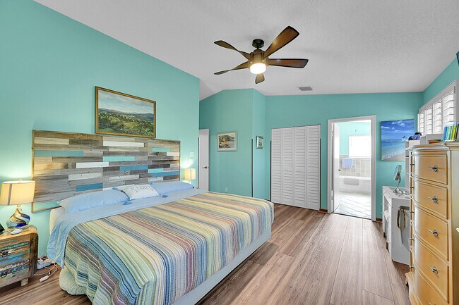 Building Photo - 2922 Port Royale Ln S