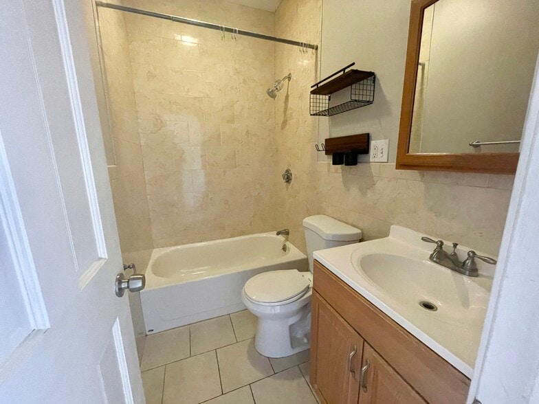 Building Photo - 148 Strathmore Rd