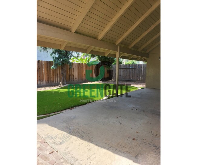 Building Photo - 2428 Woodvale Dr