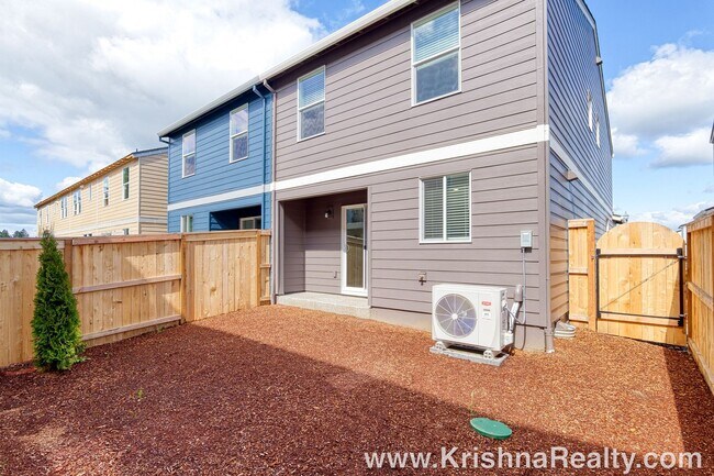 Building Photo - Beautiful NEW CONSTRUCTION 3 Bedroom 2.5 B...