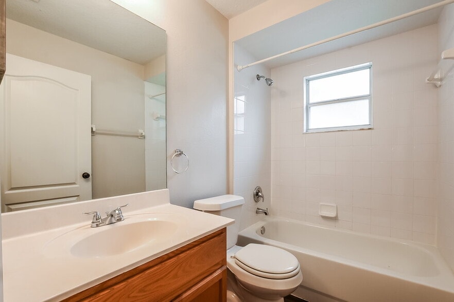 Building Photo - 92 Pine Forest Pl
