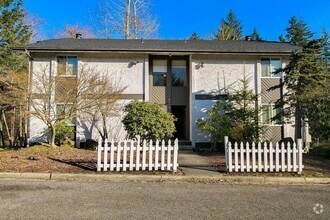 Building Photo - Don't Miss This Beautiful 2 Bed, 1 Bath To...