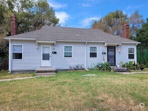 Building Photo - $595 - 1 bedroom/ 1 bathroom - Duplex.