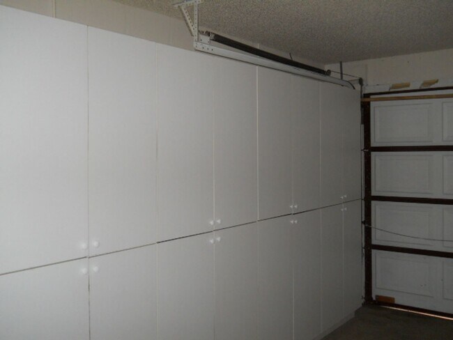 Building Photo - 6247 Spring Hill Dr