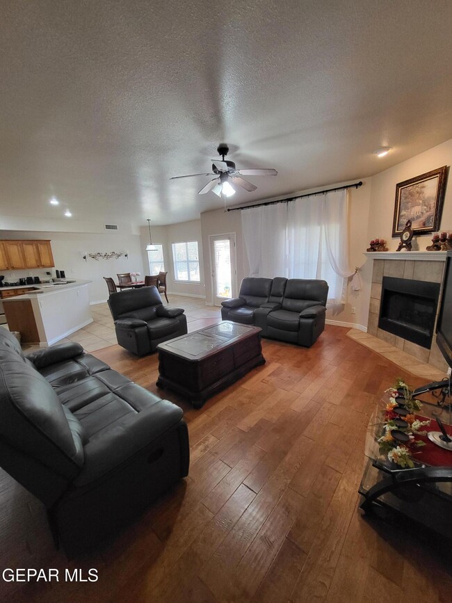 Building Photo - 6354 Franklin View Dr