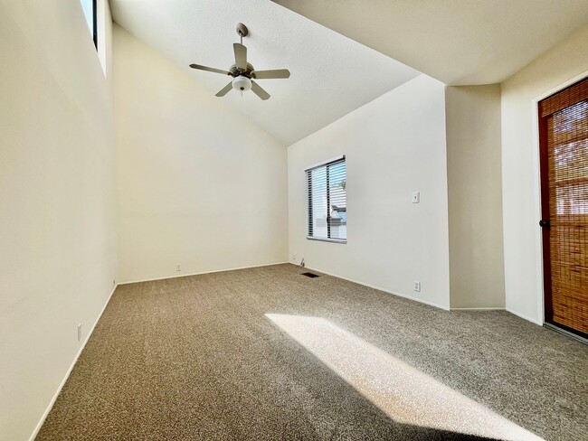 Building Photo - Beautiful 2bd/2bath townhome in La Jolla Community. Large patio.  Laundry and garage