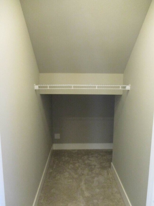 Building Photo - 4 Bedroom 2.5 Bathroom Harbor Hills Home