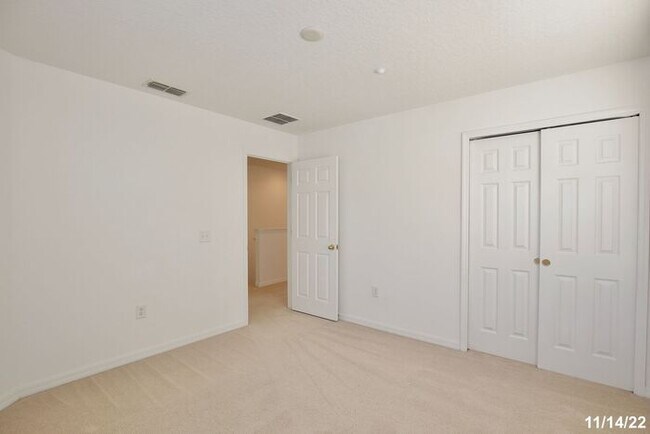 Building Photo - Beautiful 3/2.5 Spacious Townhome with a 2...