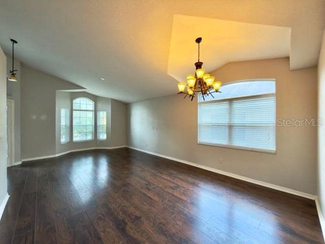 Building Photo - 925 Maple Creek Dr