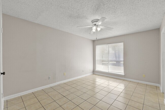 Building Photo - 1950 Spenwick Dr