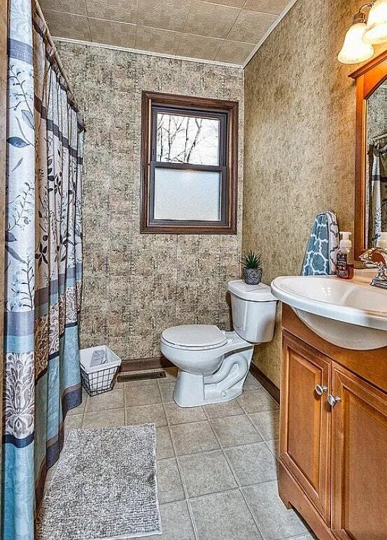 Primary Photo - 291 Manor Ln E