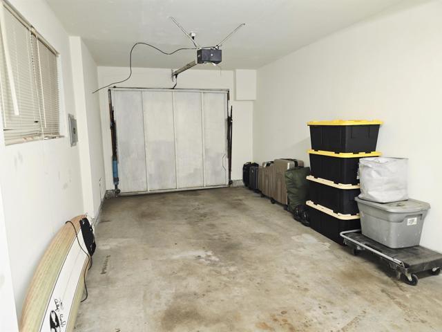 Building Photo - 2135 E Valley Pkwy