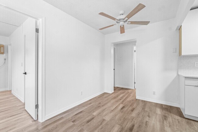 Building Photo - 310 N K St
